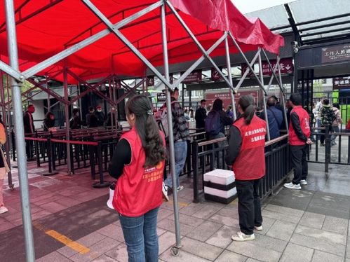 武当山 青春不打烊 他们在旅游服务一线绽放